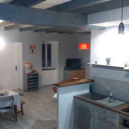 Maison A La Campagne Au Coeur Du Cantal Dept 15 Marmanhac エクステリア 写真