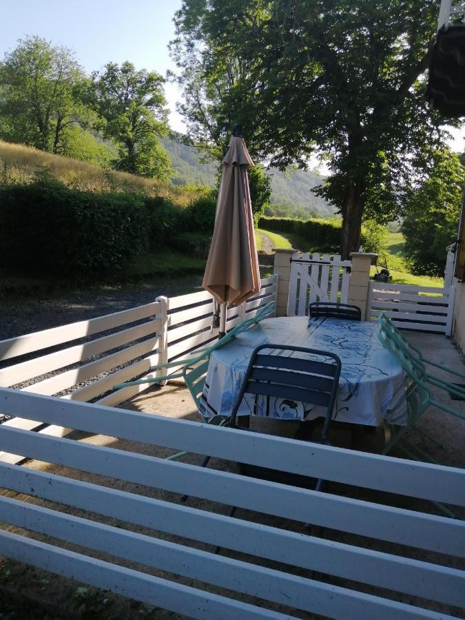 Maison A La Campagne Au Coeur Du Cantal Dept 15 Marmanhac エクステリア 写真